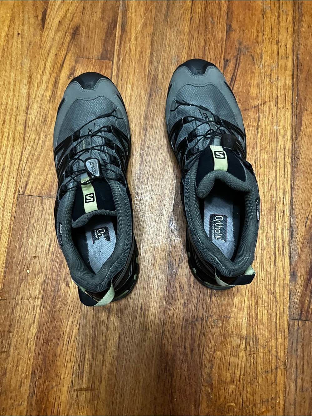 Salomon Men's Gray and Black Trail Runners with Light Green Accents